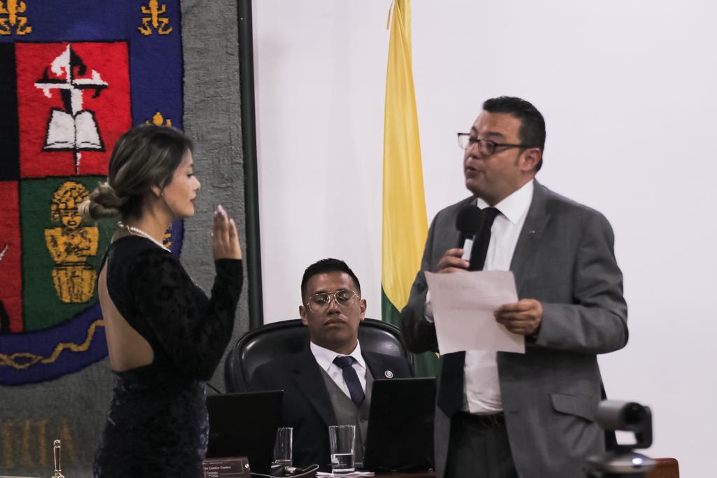 Foto juramento presidenta del concejo