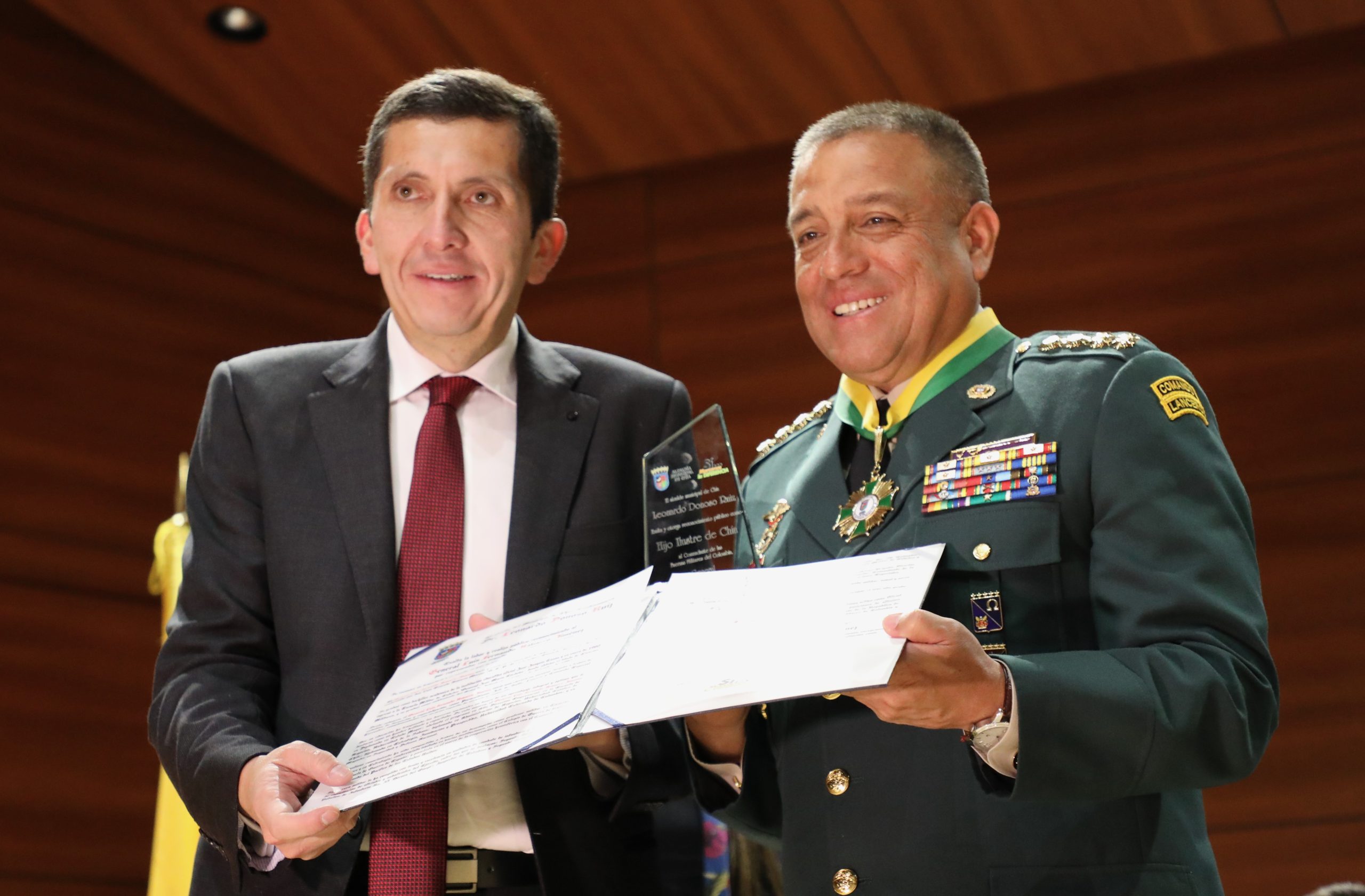 Foto Alcalde y Genera Luis Fernando Navarro