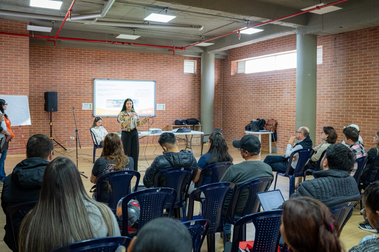 Foto reunión de la socialización
