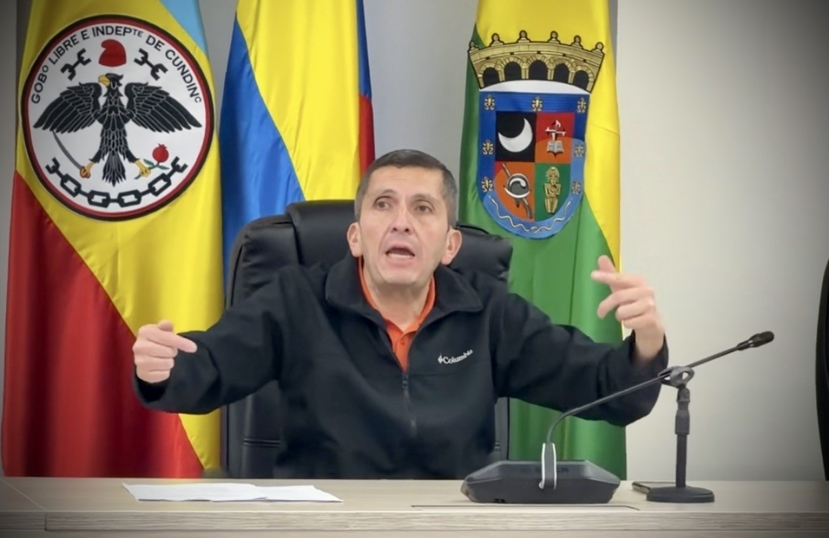 Foto reunión de propietarios Av. Pradilla