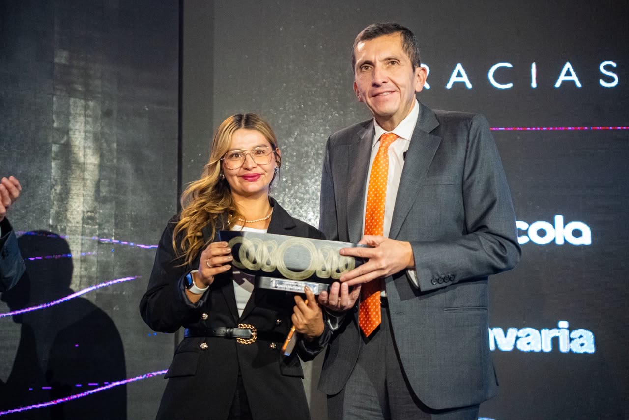 Junto a la secretaria de medio ambiente recibió el reconocimiento 