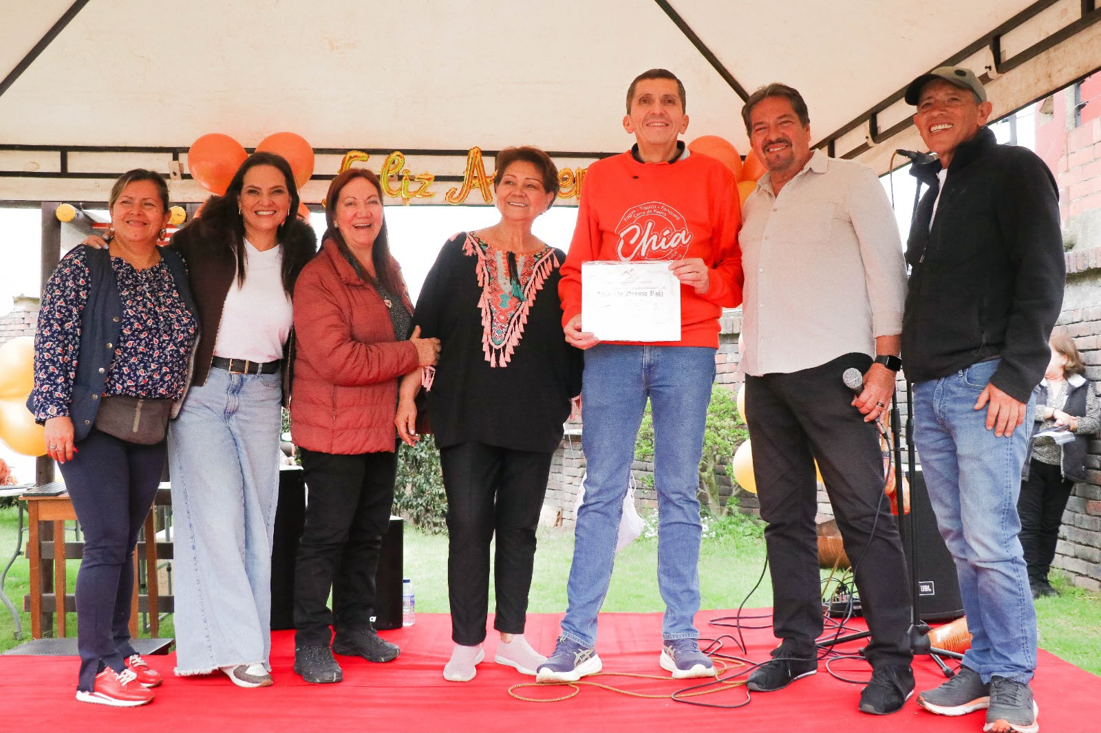 El alcalde Donoso junto con sus funcionarios asistió a la celebración de los 45 años de Hontanar