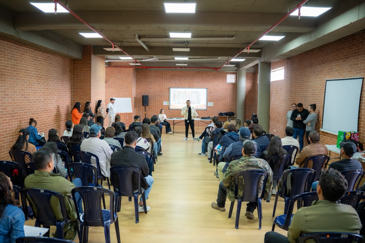 Foto reunión de la socialización